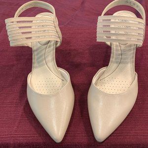 Beautiful cream color Life Stride heels- NEW